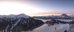 Archived image Webcam Panorama view Lake Louise 07:00