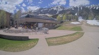 Archived image Webcam Base Station Bridger Gondola Jackson Hole 13:00