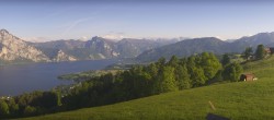 Archiv Foto Webcam Panorama Traunsee 17:00