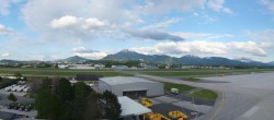 Archiv Foto Webcam Flughafen Salzburg 17:00