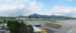 Archiv Foto Webcam Flughafen Salzburg 17:00