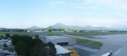 Archived image Webcam Salzburg Airport Panorama 17:00