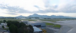Archived image Webcam Salzburg Airport Panorama 05:00