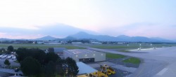 Archiv Foto Webcam Flughafen Salzburg 22:00