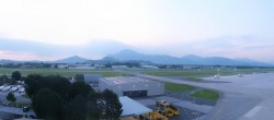 Archiv Foto Webcam Flughafen Salzburg 23:00
