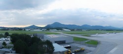 Archiv Foto Webcam Flughafen Salzburg 06:00