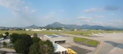 Archiv Foto Webcam Flughafen Salzburg 17:00