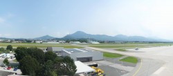 Archiv Foto Webcam Flughafen Salzburg 11:00
