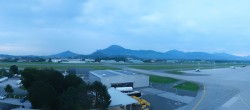 Archiv Foto Webcam Flughafen Salzburg 05:00