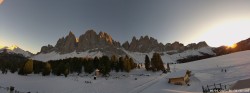 Archived image Webcam Mountain Hut Geisleralm - View to Geislerspitzen 15:00