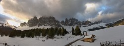 Archived image Webcam Mountain Hut Geisleralm - View to Geislerspitzen 06:00