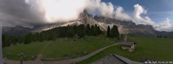 Archived image Webcam Mountain Hut Geisleralm - View to Geislerspitzen 17:00