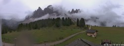 Archived image Webcam Mountain Hut Geisleralm - View to Geislerspitzen 09:00