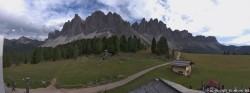 Archived image Webcam Mountain Hut Geisleralm - View to Geislerspitzen 10:00