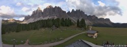 Archived image Webcam Mountain Hut Geisleralm - View to Geislerspitzen 12:00