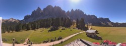 Archived image Webcam Mountain Hut Geisleralm - View to Geislerspitzen 11:00