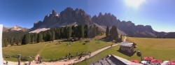 Archived image Webcam Mountain Hut Geisleralm - View to Geislerspitzen 13:00