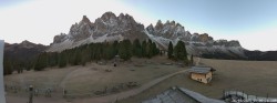 Archived image Webcam Mountain Hut Geisleralm - View to Geislerspitzen 06:00