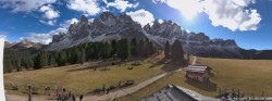 Archived image Webcam Mountain Hut Geisleralm - View to Geislerspitzen 11:00
