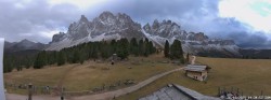 Archived image Webcam Mountain Hut Geisleralm - View to Geislerspitzen 13:00