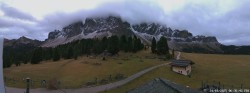 Archived image Webcam Mountain Hut Geisleralm - View to Geislerspitzen 05:00