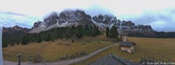 Archived image Webcam Mountain Hut Geisleralm - View to Geislerspitzen 06:00