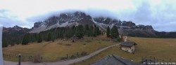 Archived image Webcam Mountain Hut Geisleralm - View to Geislerspitzen 07:00