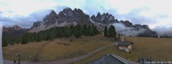 Archived image Webcam Mountain Hut Geisleralm - View to Geislerspitzen 15:00