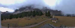 Archived image Webcam Mountain Hut Geisleralm - View to Geislerspitzen 07:00