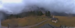 Archived image Webcam Mountain Hut Geisleralm - View to Geislerspitzen 09:00