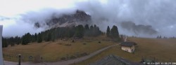 Archived image Webcam Mountain Hut Geisleralm - View to Geislerspitzen 11:00