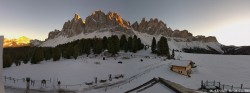 Archived image Webcam Mountain Hut Geisleralm - View to Geislerspitzen 15:00