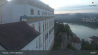 Archiv Foto Webcam Passau: Blick von der Veste Oberhaus auf Donau und Altstadt 04:00