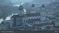 Archiv Foto Webcam Passau: Blick von der Veste Oberhaus auf Donau und Altstadt 18:00