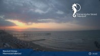 Archived image Webcam Timmendorfer Beach: View Meerwasserhallenbad 19:00