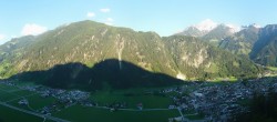 Archiv Foto Webcam Mayrhofen im Zillertal: Blick vom Gasthof Zimmereben 17:00