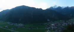 Archiv Foto Webcam Mayrhofen im Zillertal: Blick vom Gasthof Zimmereben 05:00