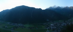 Archiv Foto Webcam Mayrhofen im Zillertal: Blick vom Gasthof Zimmereben 05:00