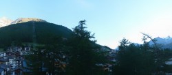 Archiv Foto Webcam Saas Fee: Blick in den Ortskern 05:00