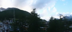 Archiv Foto Webcam Saas Fee: Blick in den Ortskern 19:00