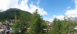 Archiv Foto Webcam Saas Fee: Blick in den Ortskern 13:00