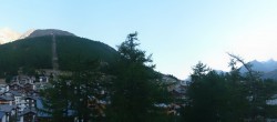 Archiv Foto Webcam Saas Fee: Blick in den Ortskern 06:00