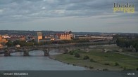 Archiv Foto Webcam Dresden Terrassenufer - Blick auf die Altstadt 04:00