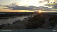 Archiv Foto Webcam Dresden Terrassenufer - Blick auf die Altstadt 04:00