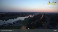 Archiv Foto Webcam Dresden Terrassenufer - Blick auf die Altstadt 04:00