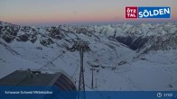 Archiv Foto Webcam Sölden - Gondelbahn Schwarze Schneid 02:00