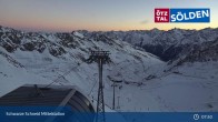 Archiv Foto Webcam Sölden - Gondelbahn Schwarze Schneid 07:00