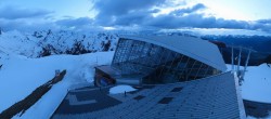Archived image Webcam Axamer Lizum: Top station Olympia funicular 19:00
