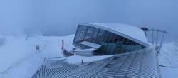 Archived image Webcam Axamer Lizum: Top station Olympia funicular 06:00