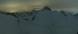 Archived image Webcam Hintertux Glacier - View from Gefrorene Wand 01:00
